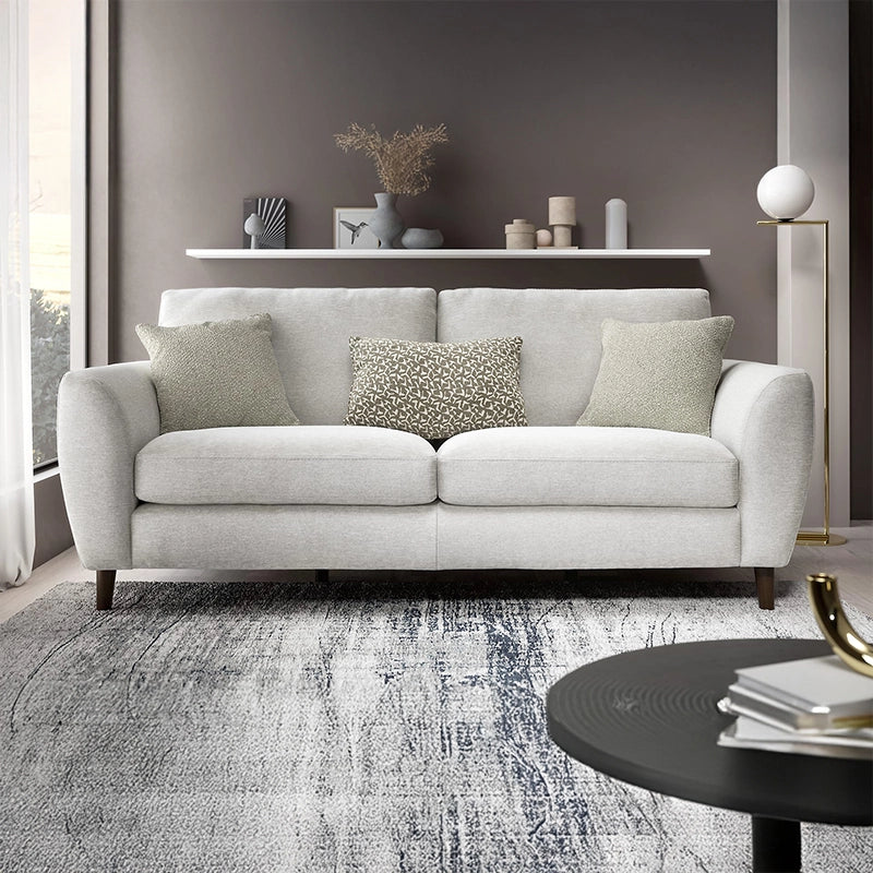 Crafted with a focus on both comfort and sophistication, this modular settee blends the timeless appeal of a luxury couch with the smart ergonomics of modern lounge seating.